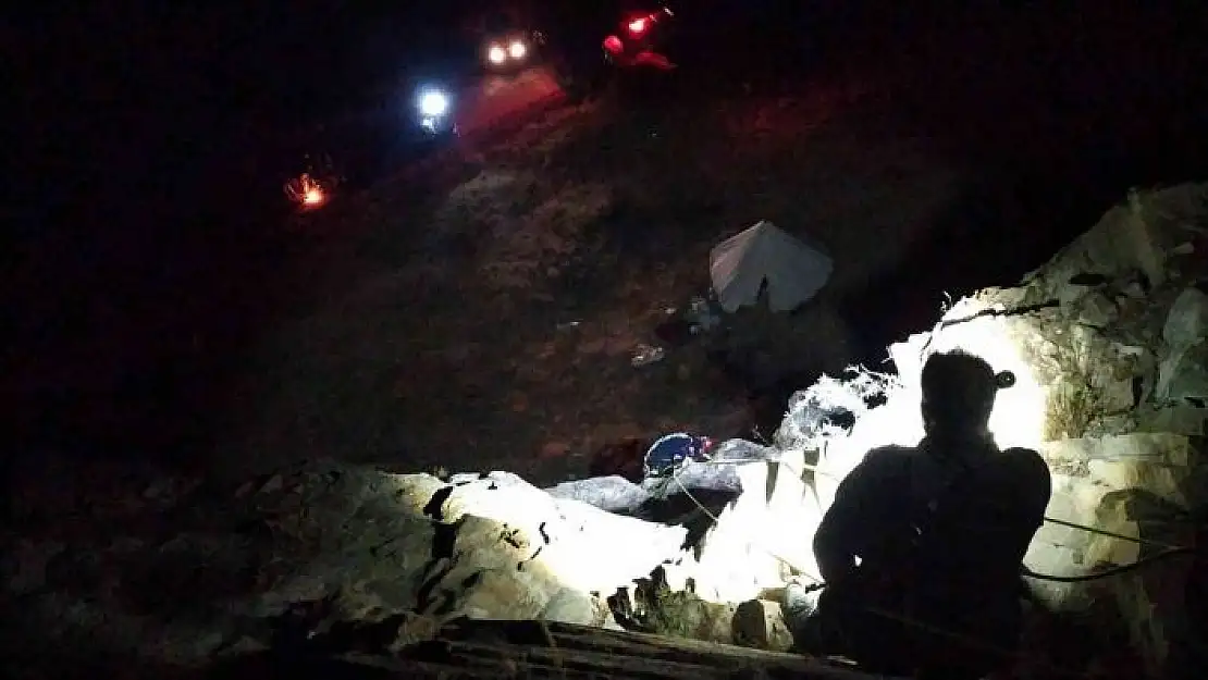 'Yaramaz keçi öyle bir yere çıktı ki inemeyince ekipler alarma geçti'