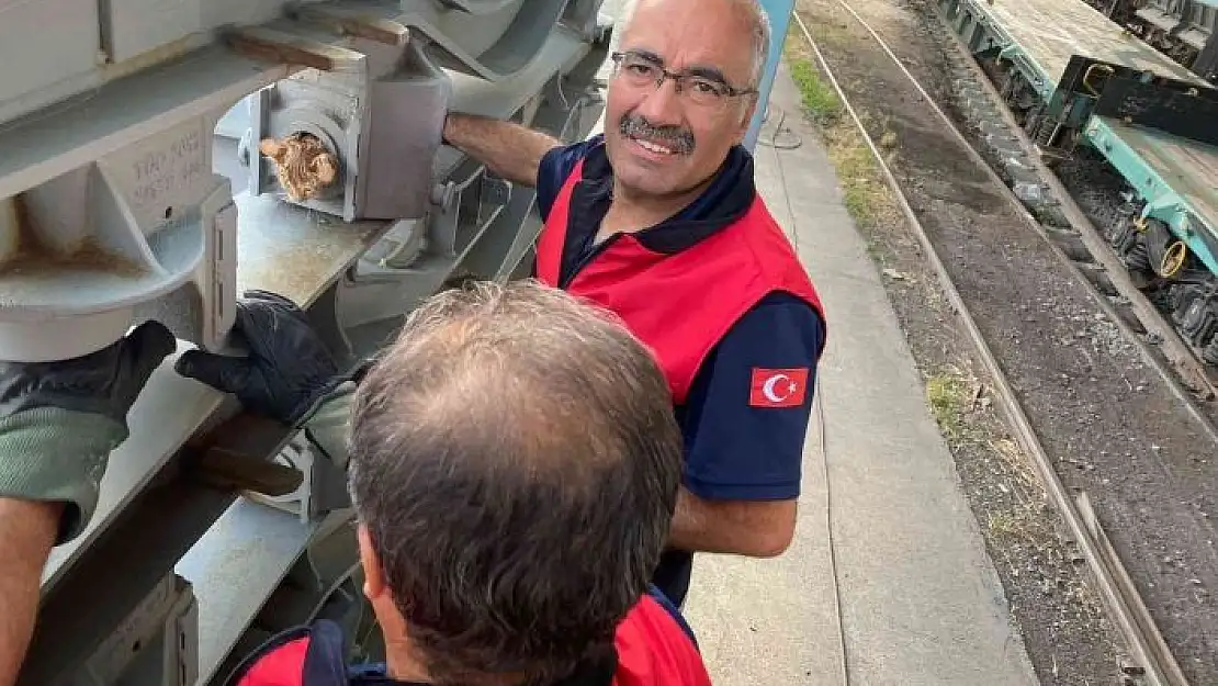 'Yaramaz kedi sıkıştığı yerden zeytinyağı ile kurtarıldı'