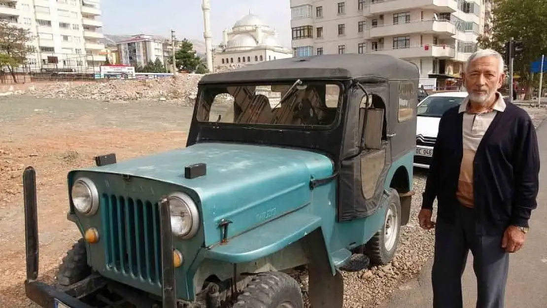 'Yarım asırdır bindiği cipi satmak istemiyor'