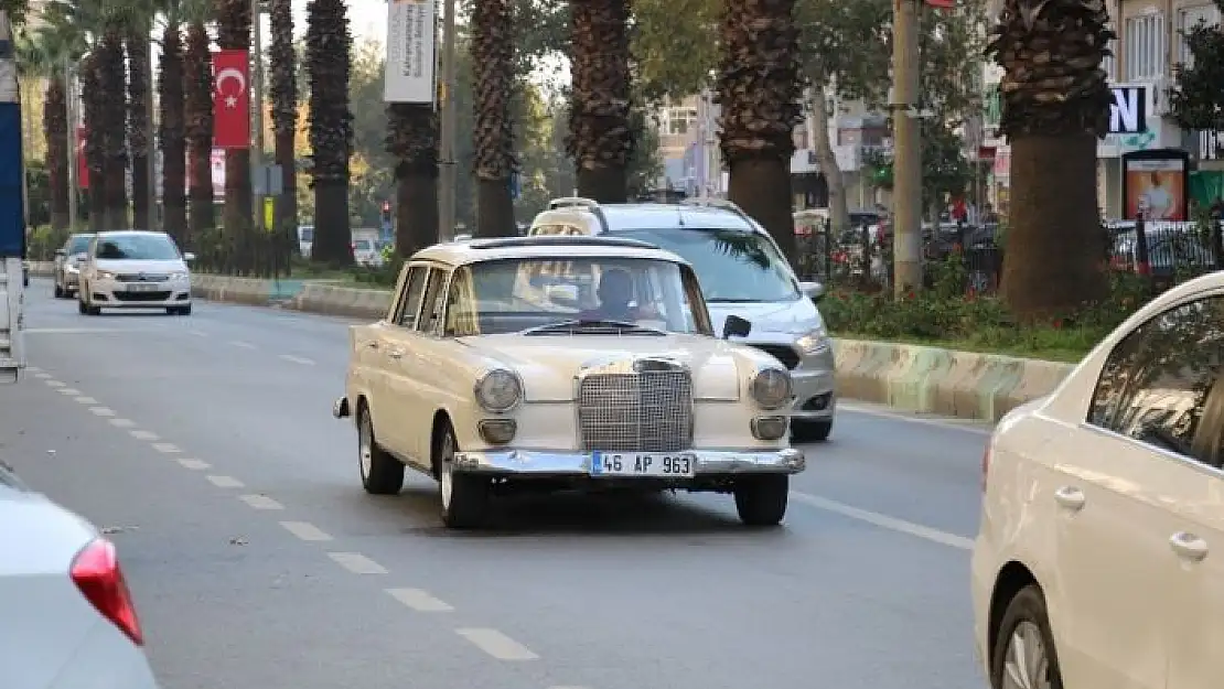 'Yarım asırlık otomobile gözleri gibi bakıyorlar'