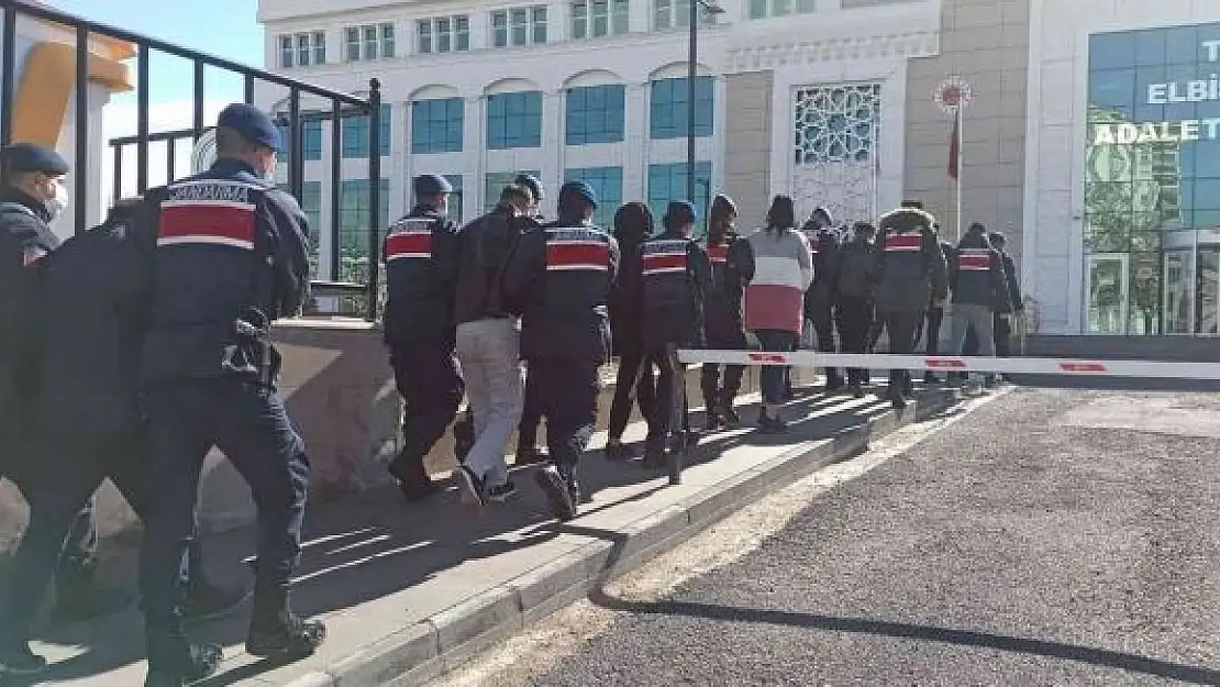 'Yaşlı adamı dolandıramadan yakalandılar'