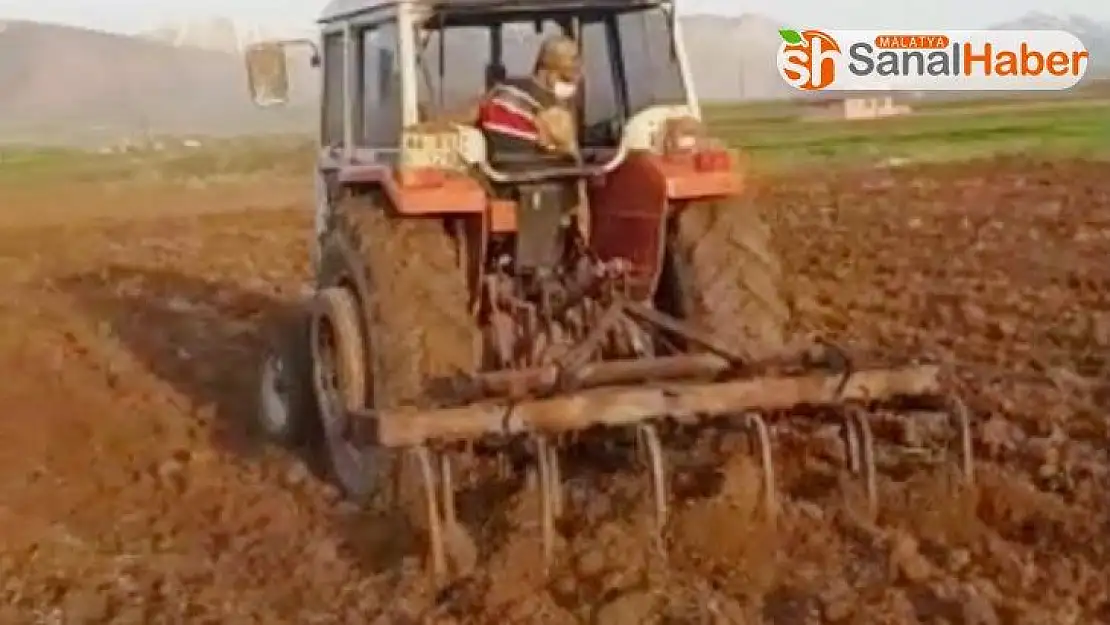 Yaşlı çiftçinin tarlasını jandarma sürdü