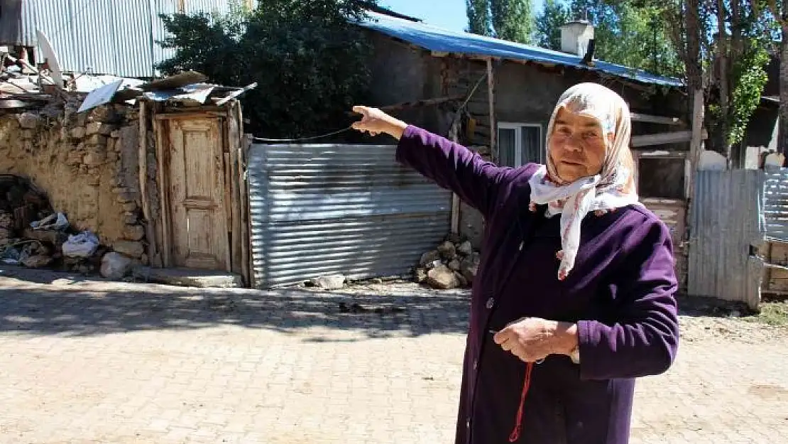 'Yaşlı kadın 3 yıl önce yanan evinin onarılmasını istiyor'