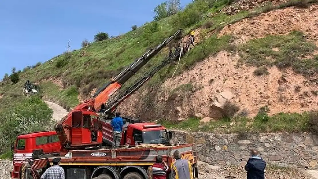 'Yaylımdayken düşen inek mahsur kaldı, 4 saatlik çalışma ile kurtarıldı'