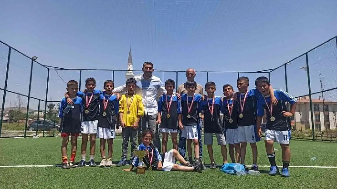 'Yazıkonak Belediyesi sponsor oldu, öğrenciler futbol turnuvasıyla eğlendi'