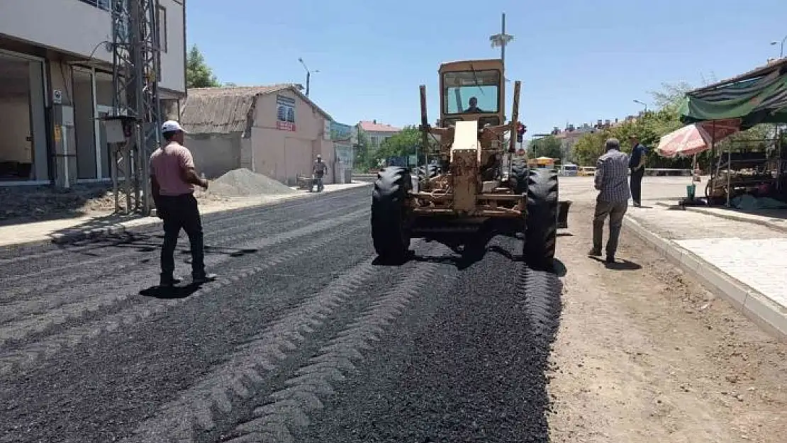 'Yazıkonak´ta altyapı ve asfalt çalışması hız kesmeden devam ediyor'