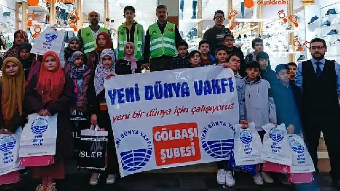 'Yeni Dünya Vakfından 400 öğrenciye kışlık bot'