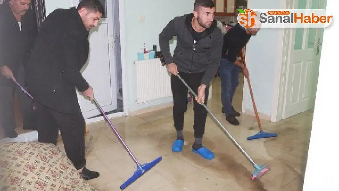 Yeni evli çiftin evi lağım suları altında kaldı