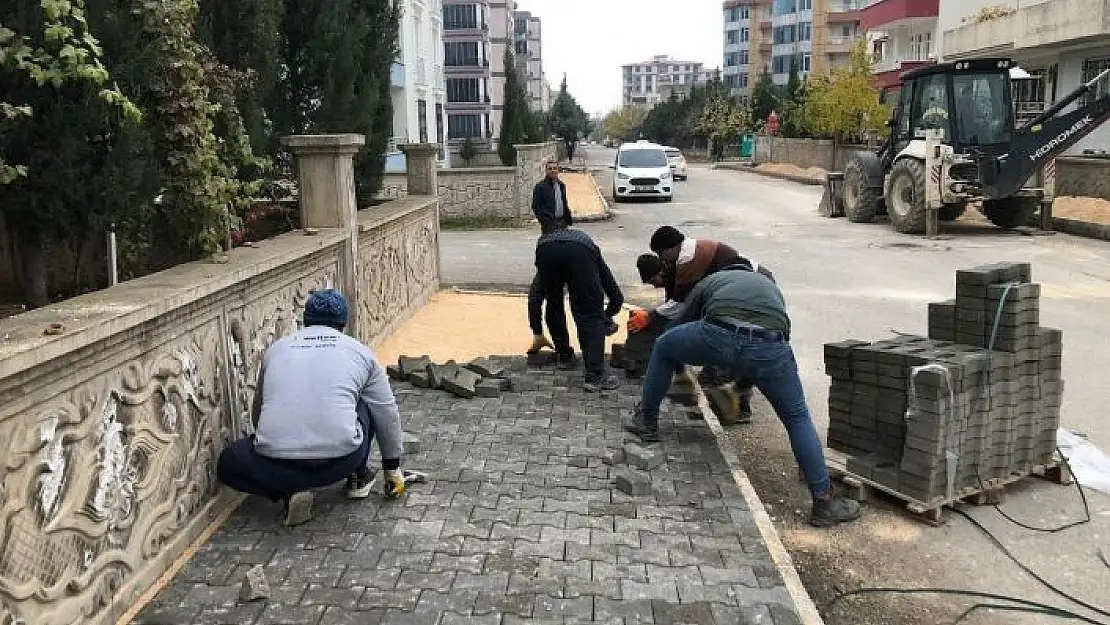 'Yeni Mahallede kaldırım düzenleme çalışması'