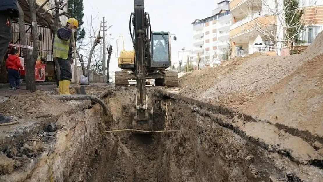 'Yeni mahallenin kanalizasyon hattı yenileniyor'