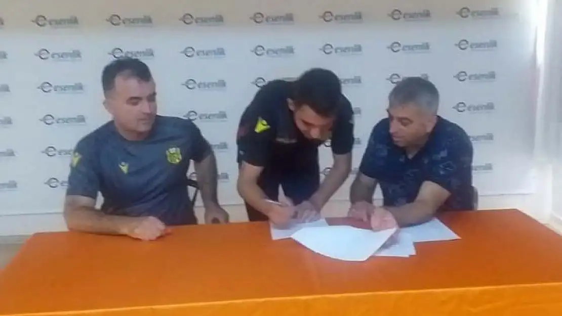 'Yeni Malatyaspor altyapıdan 2 futbolcu ile profesyonel sözleşme imzaladı'