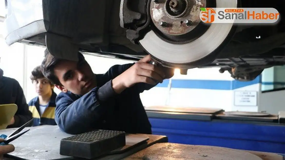 Yerli otomobilin teknikerleri Sivas'ta yetişiyor