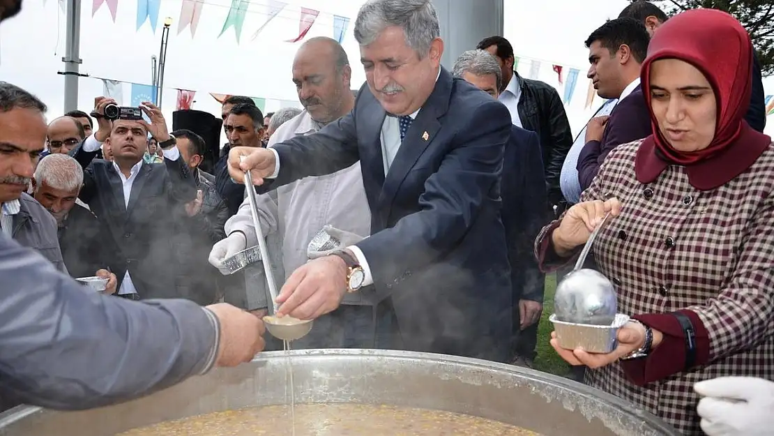  YEŞİLYURT BELEDİYESİ´NDEN AŞURE İKRAMI
