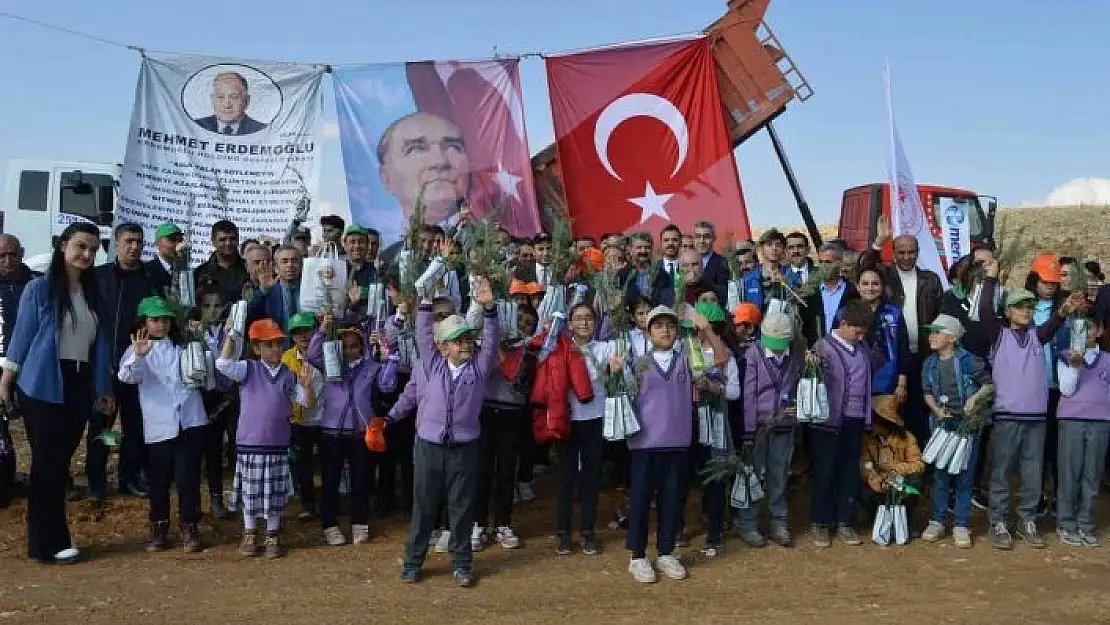 'Yeşil bir Besni için fidanlar toprakla buluşturuldu'