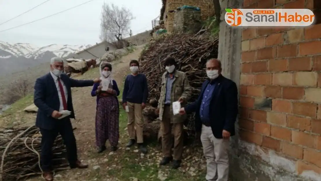 Yeşilyurt Belediyesi maske dağıtımına hız verdi