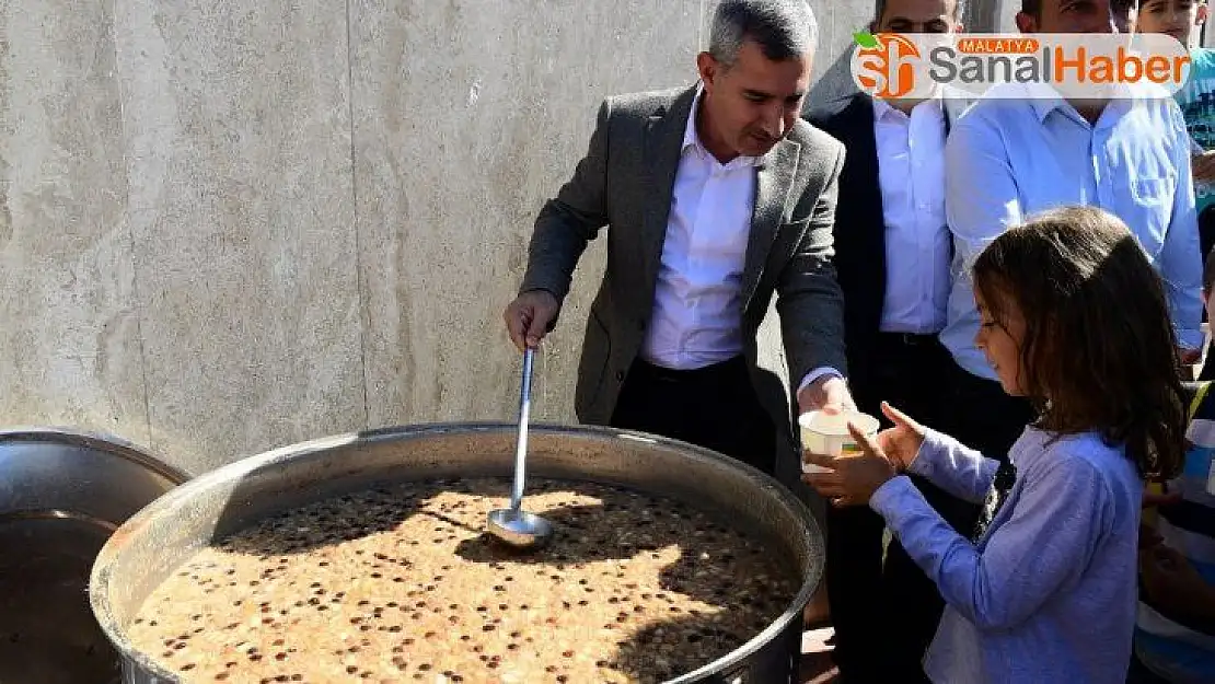 Yeşilyurt Belediyesi'nden Aşure ikramı