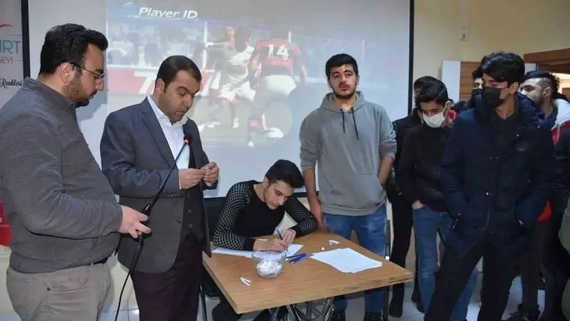 'Yeşilyurt Belediyesi ve Kent Konseyi´nden Ahmet Çalık anısına turnuva'