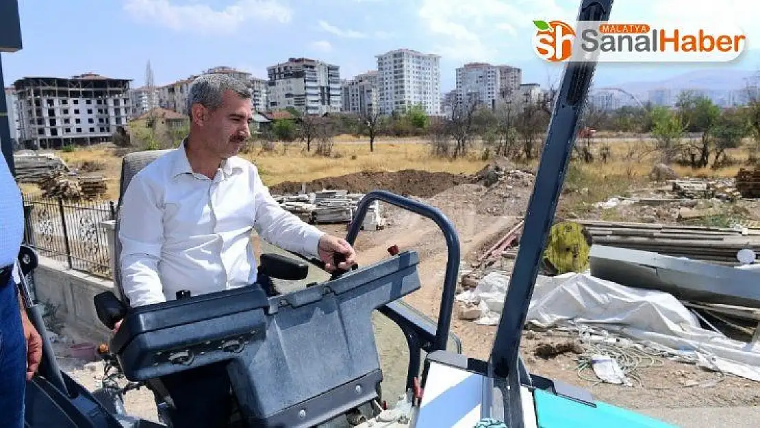 Yeşilyurt Belediyesi yol çalışmalarını sürdürüyor