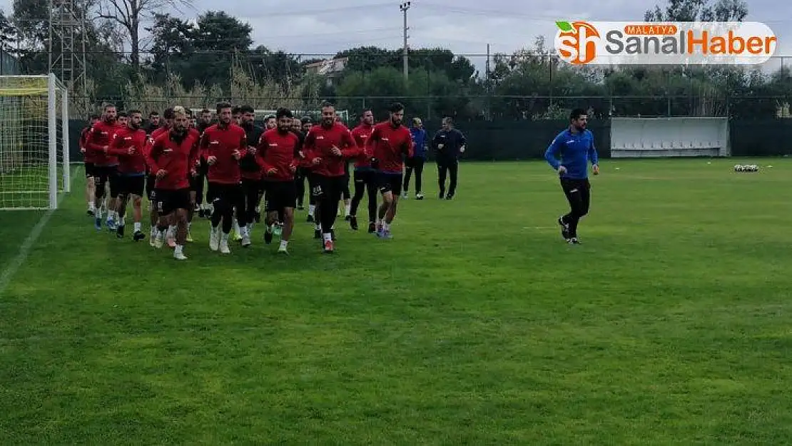 Yeşilyurt Belediyespor'da Gülerce takımının başında ilk çalışmaya çıktı