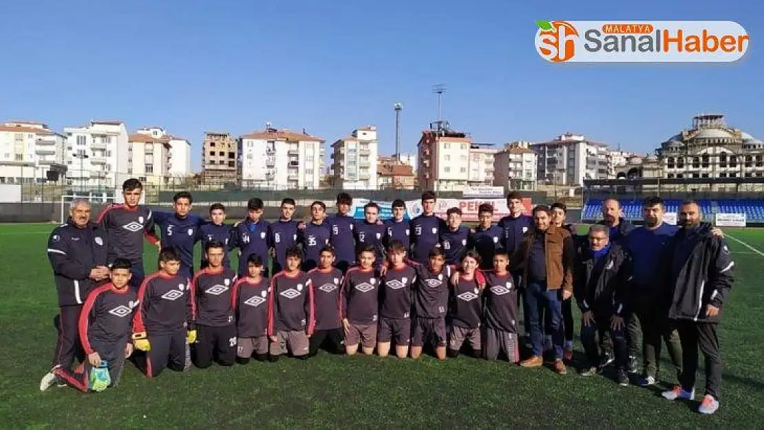 Yeşilyurt Belediyespor'un gençleri şampiyonaya hazırlanıyor