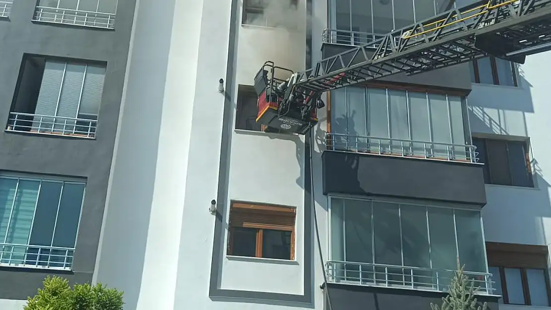 Yeşilyurt'ta 10 katlı apartmanda yangın