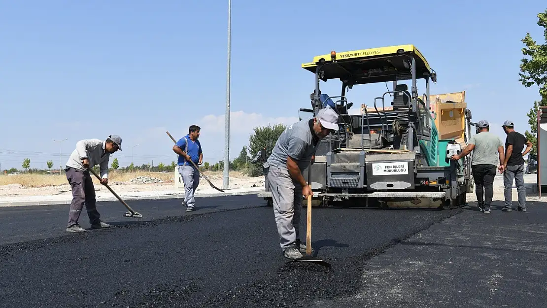 Yeşilyurt'tun dört bir tarafında sıcak asfalt serimi