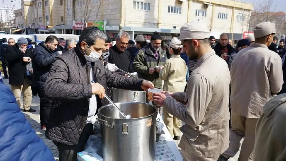 'Yeşilyurt´ta hoşaf ve arpa ekmek dağıtıldı'