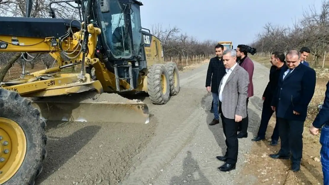 'Yeşilyurt´ta kırsal mahallelerin bağlantı yollarını yenileniyor'