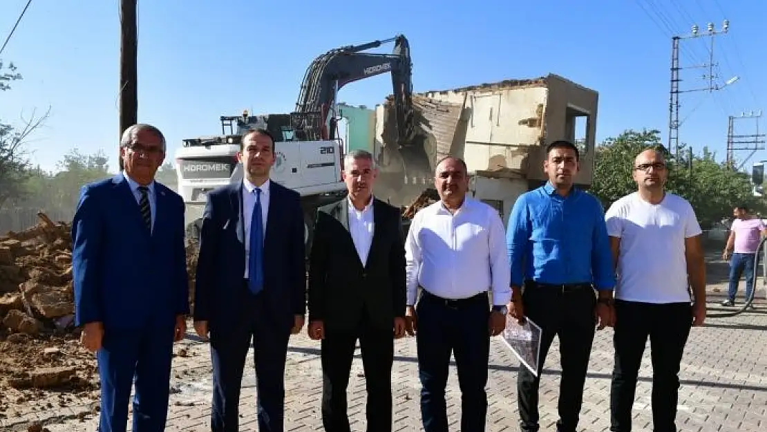 'Yeşilyurt´ta metruk evlerin yıkımına ağırlık'