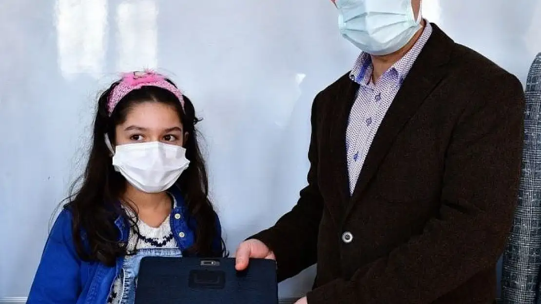 'Yeşilyurt´ta tabletler törenle hediye edildi'