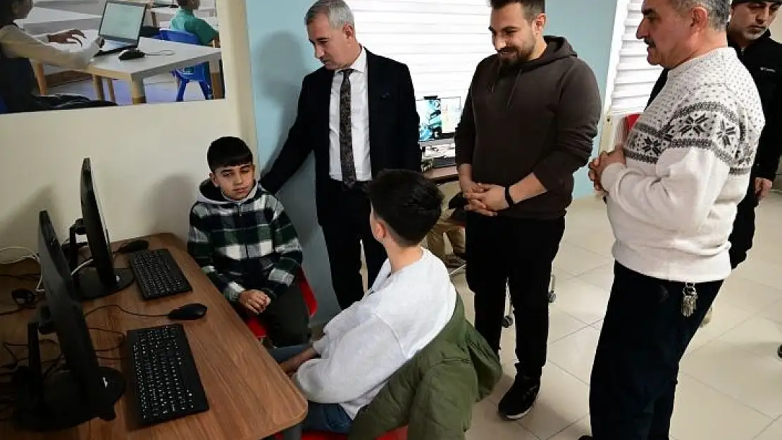 'Yeşilyurttaki robotik kodlama kursu yoğun ilgi görüyor'