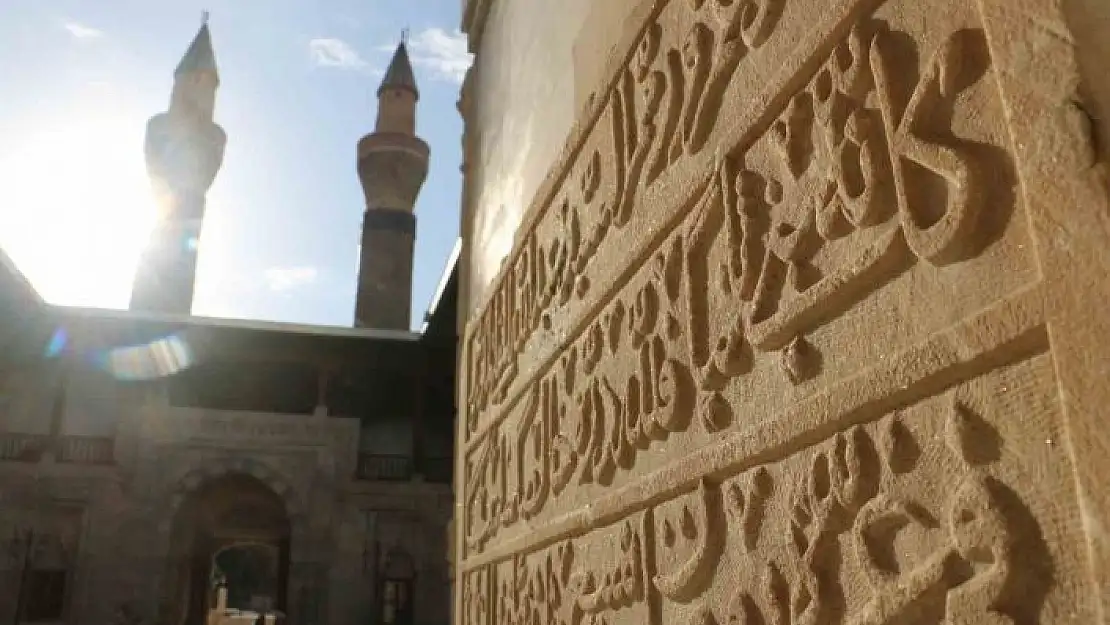 'YHT turist çekti, Gök Medrese´yi 1 milyon kişi ziyaret etti'