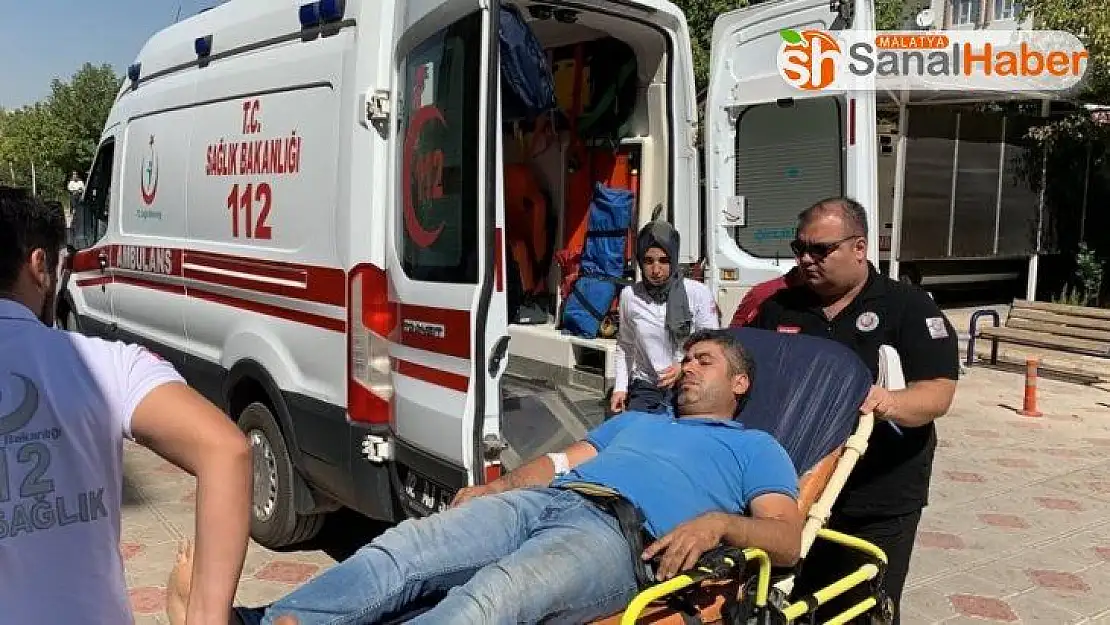 Yılanın soktuğu kişi hastaneye kaldırıldı