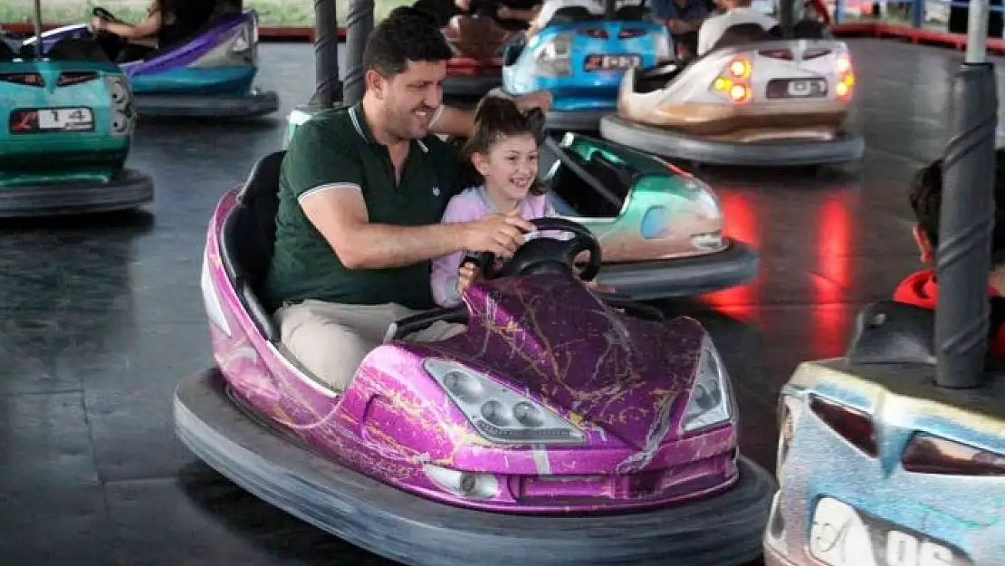 'Yok böyle karne hediyesi, 200 bin çocuğa lunapark bileti hediye etti'