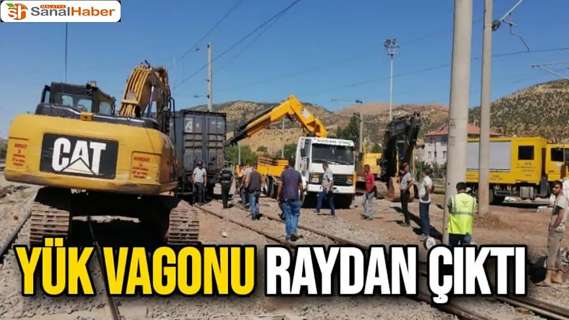 Yük vagonu raydan çıktı