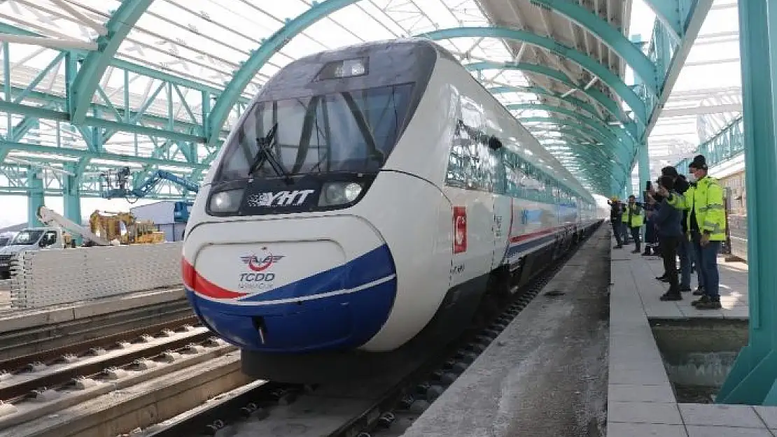 'Yüksek Hızlı Tren ilk kez Sivas tren garında'