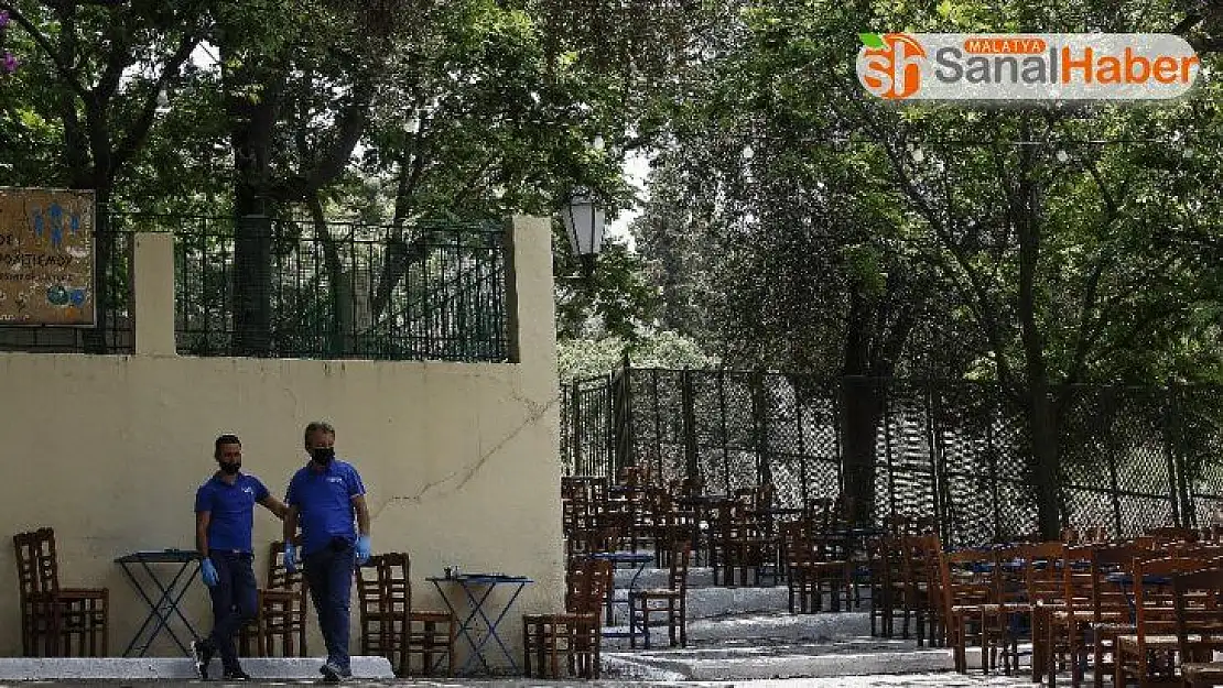 Yunanistan'da kafe ve restoranlar yeniden açıldı