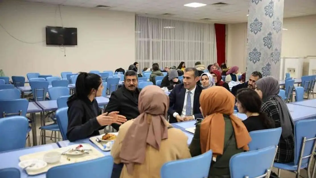 'Yurtta kalan öğrenciler moral buldu'