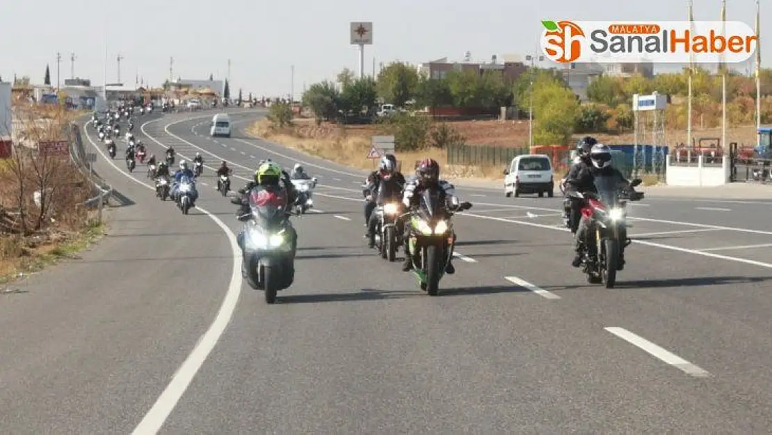 Yüzlerce motosikletliden 10 Kasım etkinliği