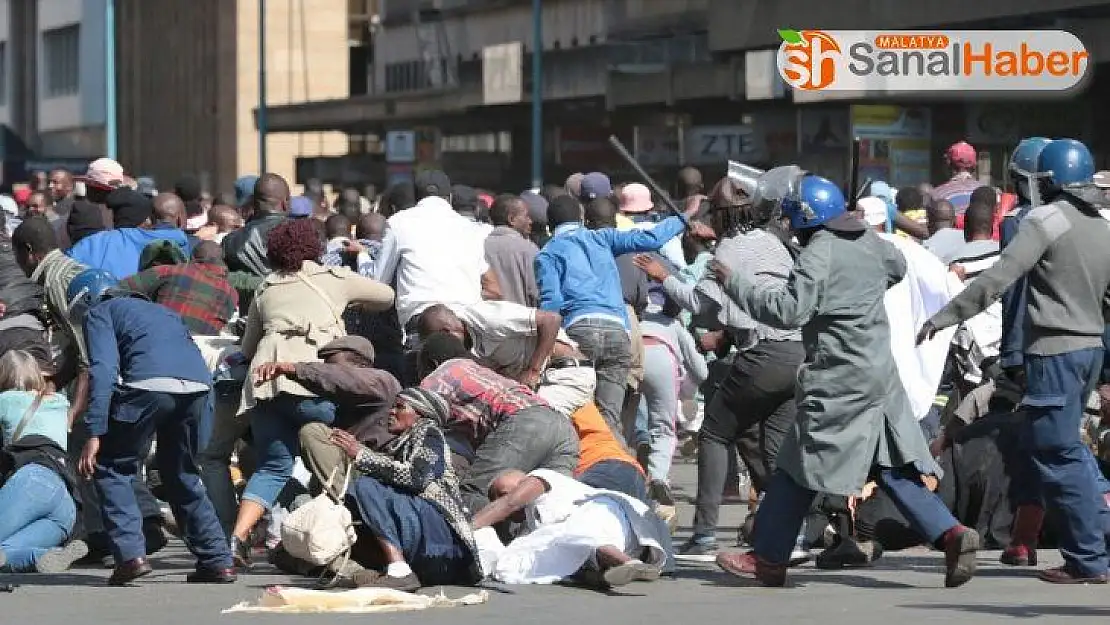Zimbabve'de protestoculara polis şiddeti