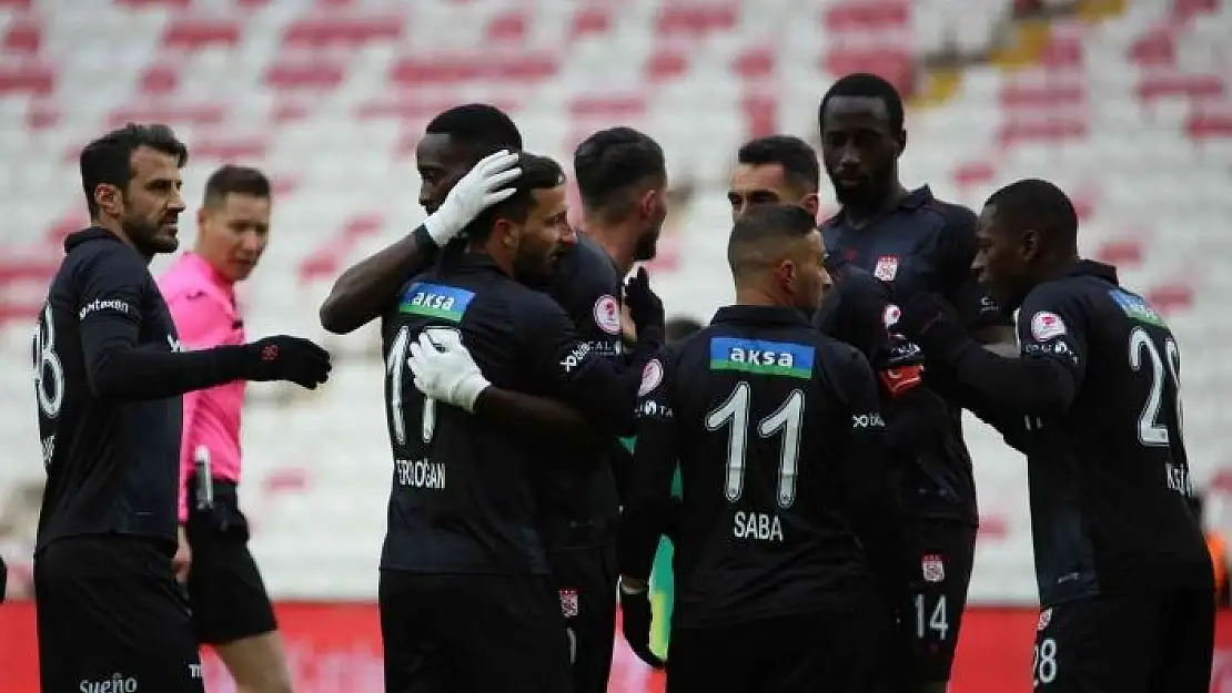 'Ziraat Türkiye Kupası: Sivasspor: 3 - Esenler Erok Spor: 1  (İlk yarı)'