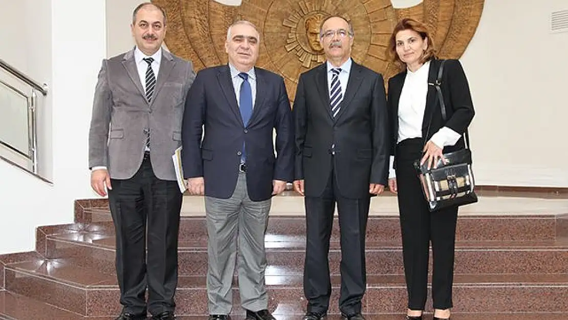 Rönesans Eğitim Vakfı Yönetiminden Rektör Prof. Dr. Cemil Çelik´e Ziyaret
