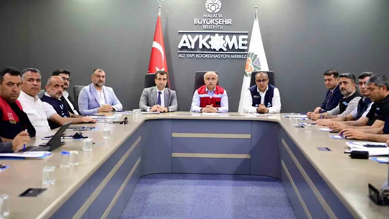 Büyükşehir Belediyesi olarak yağmurun ilk anından itibaren tüm ekiplerimizle sahadaydık