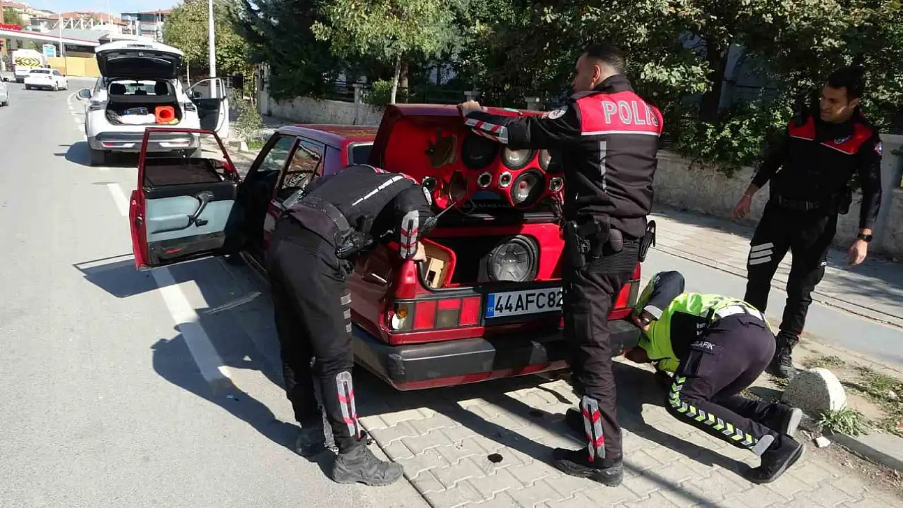 Malatya'da polisin 'dur' ihtarına uymayan araçta uyuşturucu ele geçirildi