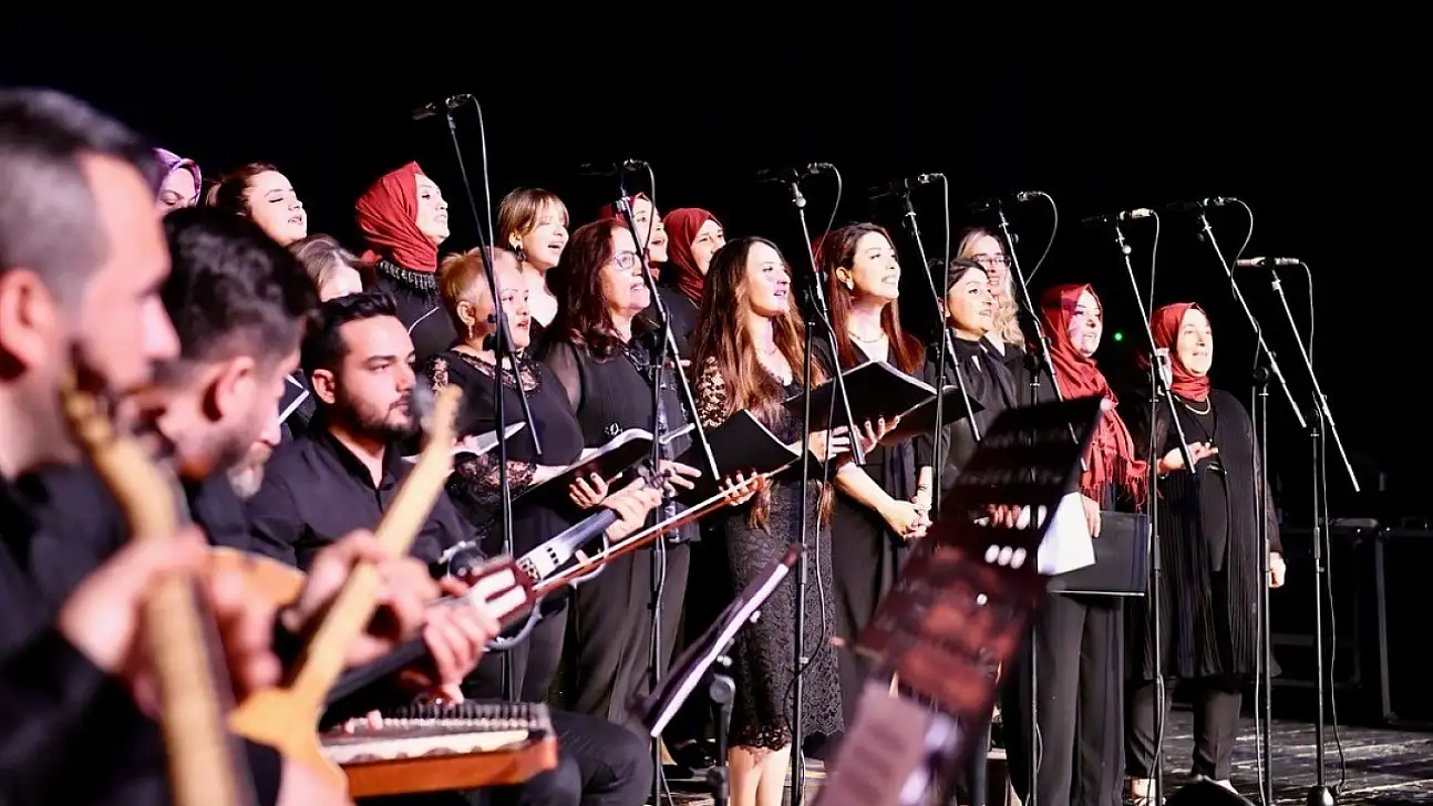 Yeşilyurt Kent Konseyi Kadın Korosunun 'Anneler Günü' konseri büyük ilgi gördü