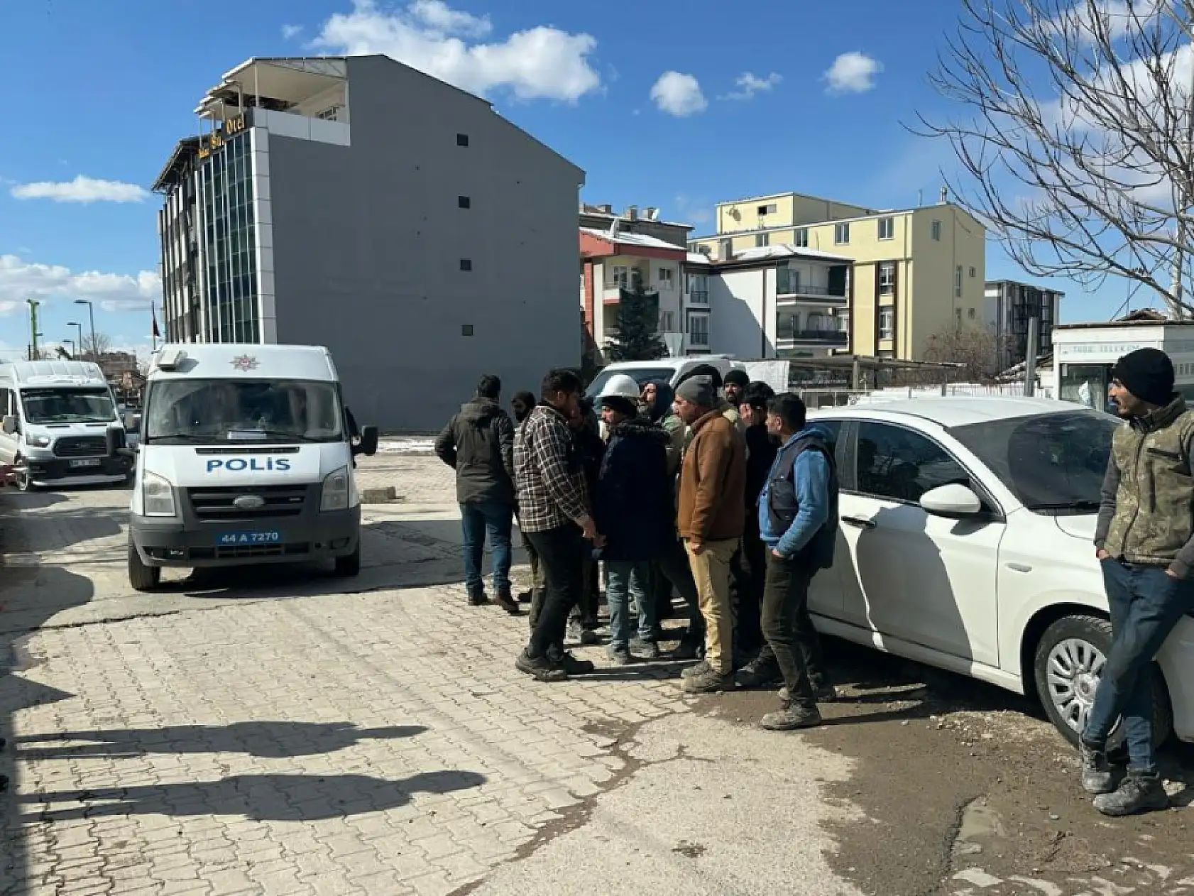 Malatya'da 60 kişi taş ve sopalarla birbirine girdi