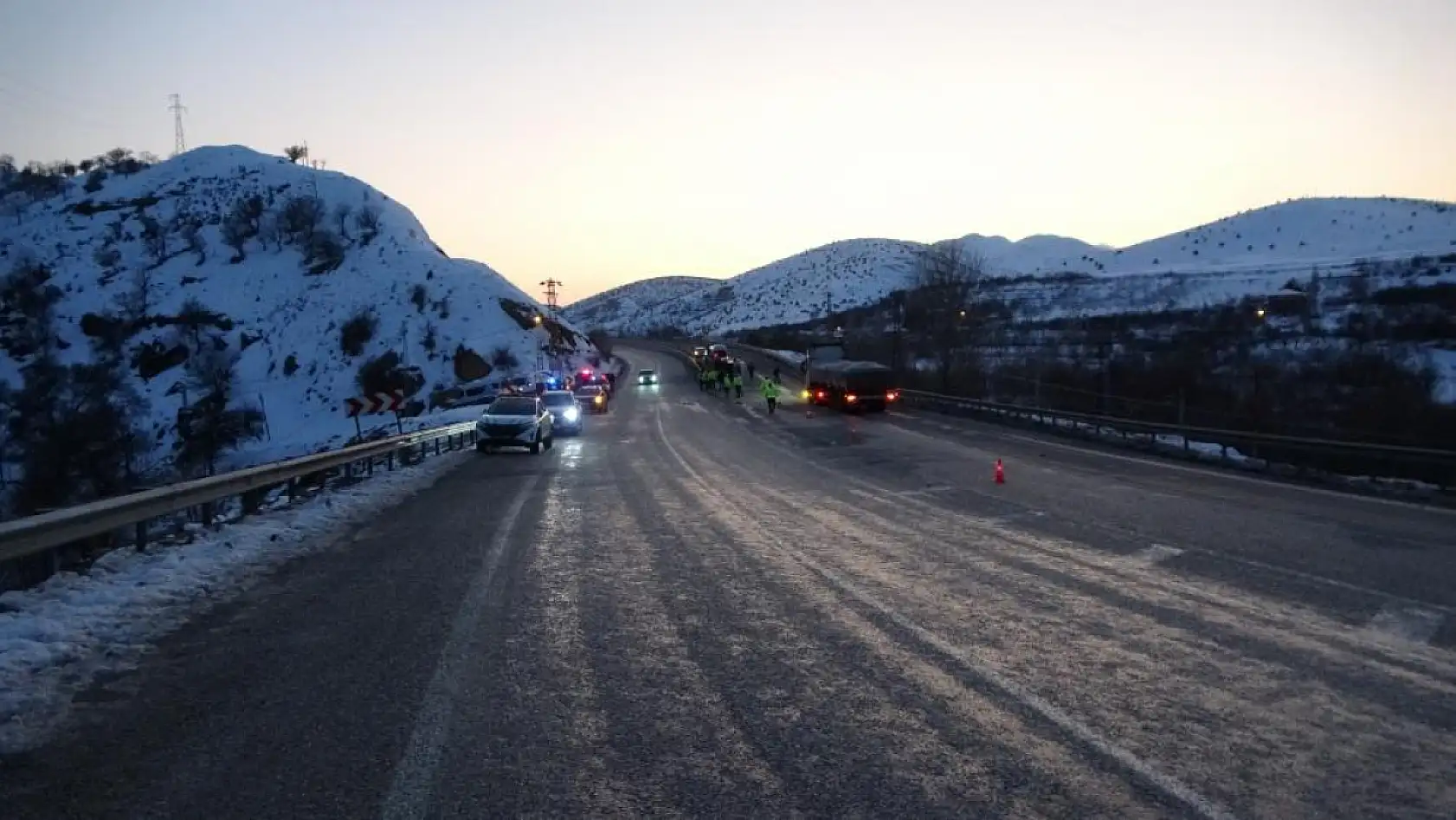 Malatya'da kontrolden çıkan minibüs devrildi: 11 yaralı