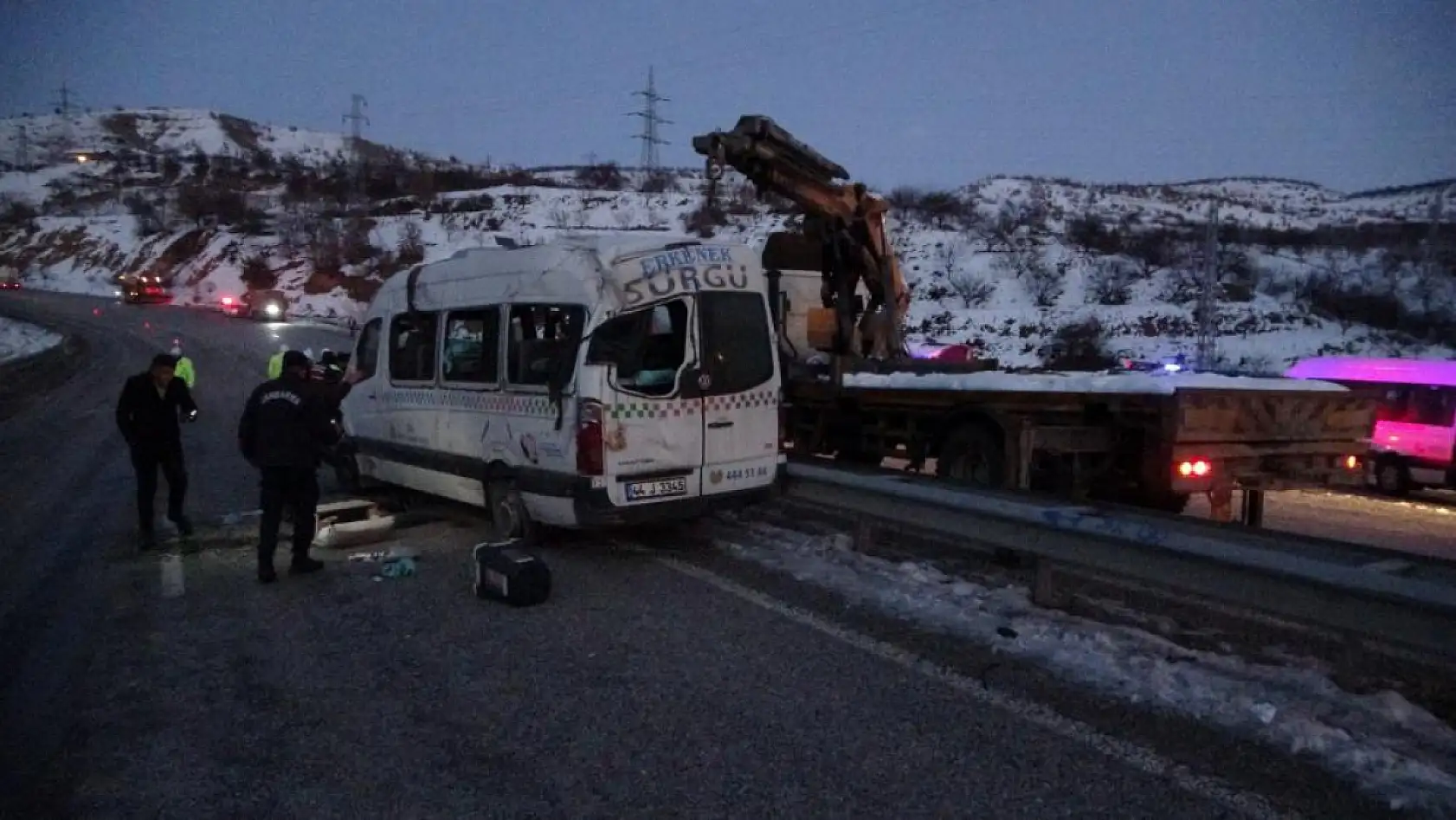 Malatya'da kontrolden çıkan minibüs devrildi: 11 yaralı
