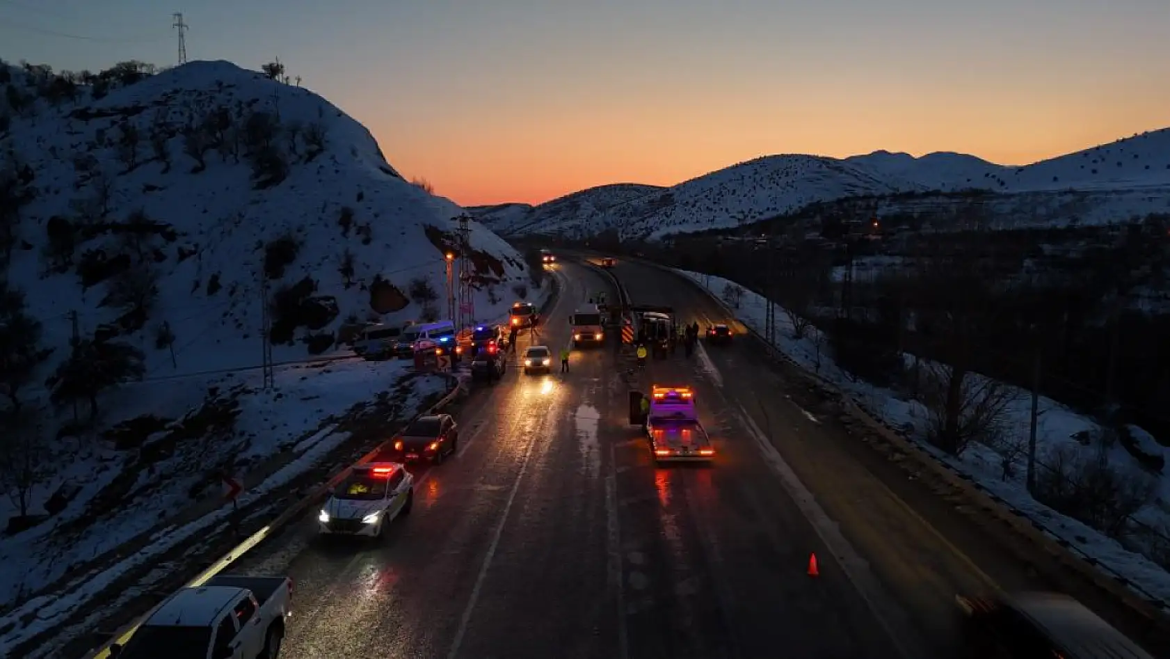 Malatya'da kontrolden çıkan minibüs devrildi: 11 yaralı