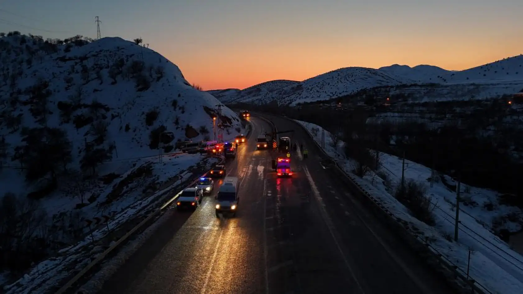 Malatya'da kontrolden çıkan minibüs devrildi: 11 yaralı
